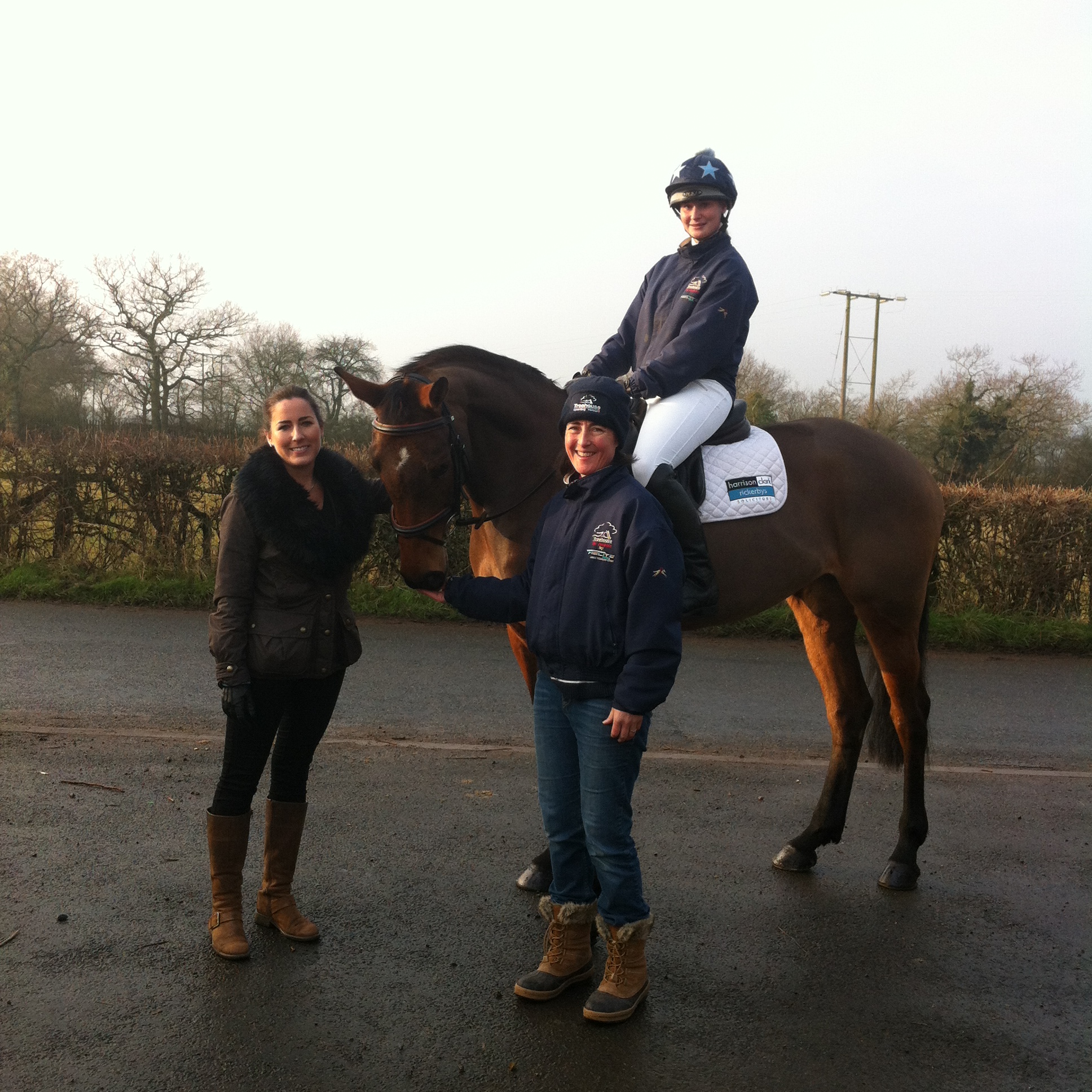 Rachel Nolloth (HCR), Theresa Morris (TreehouseSporting Colours) and Holly Bradshaw on Dolly Tess.jpg