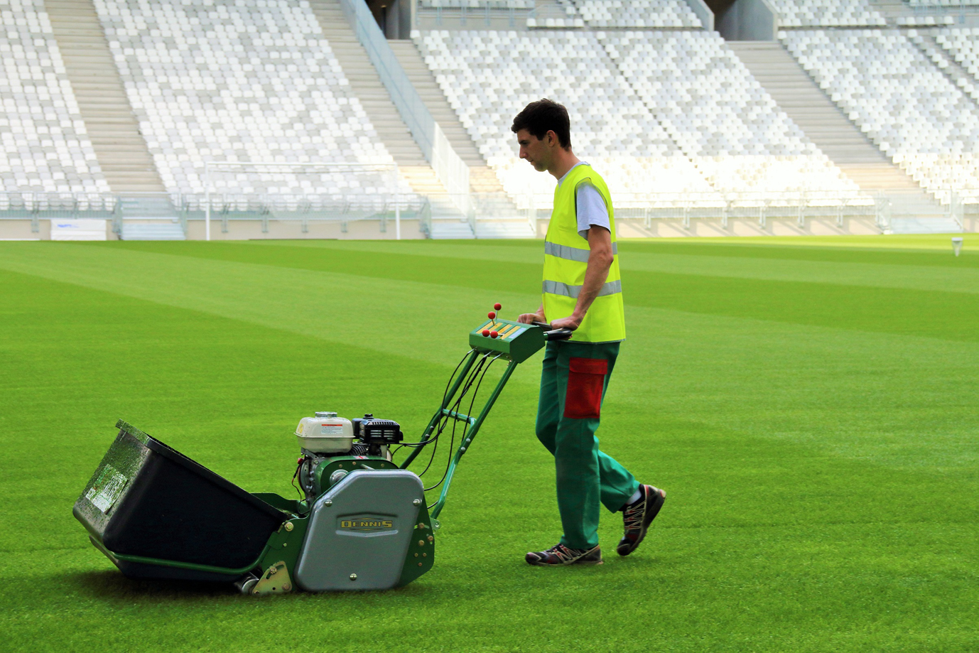 Stade Bordeaux_mowing_FABIAN_4turf