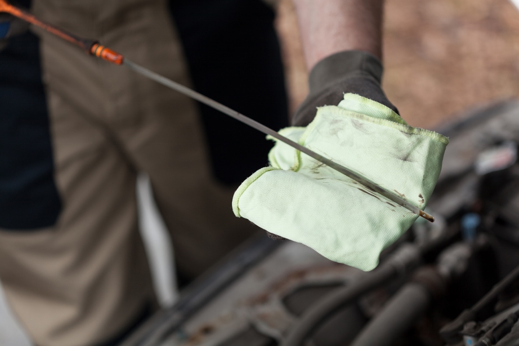 mechanic-checking-oil-level-1024x683